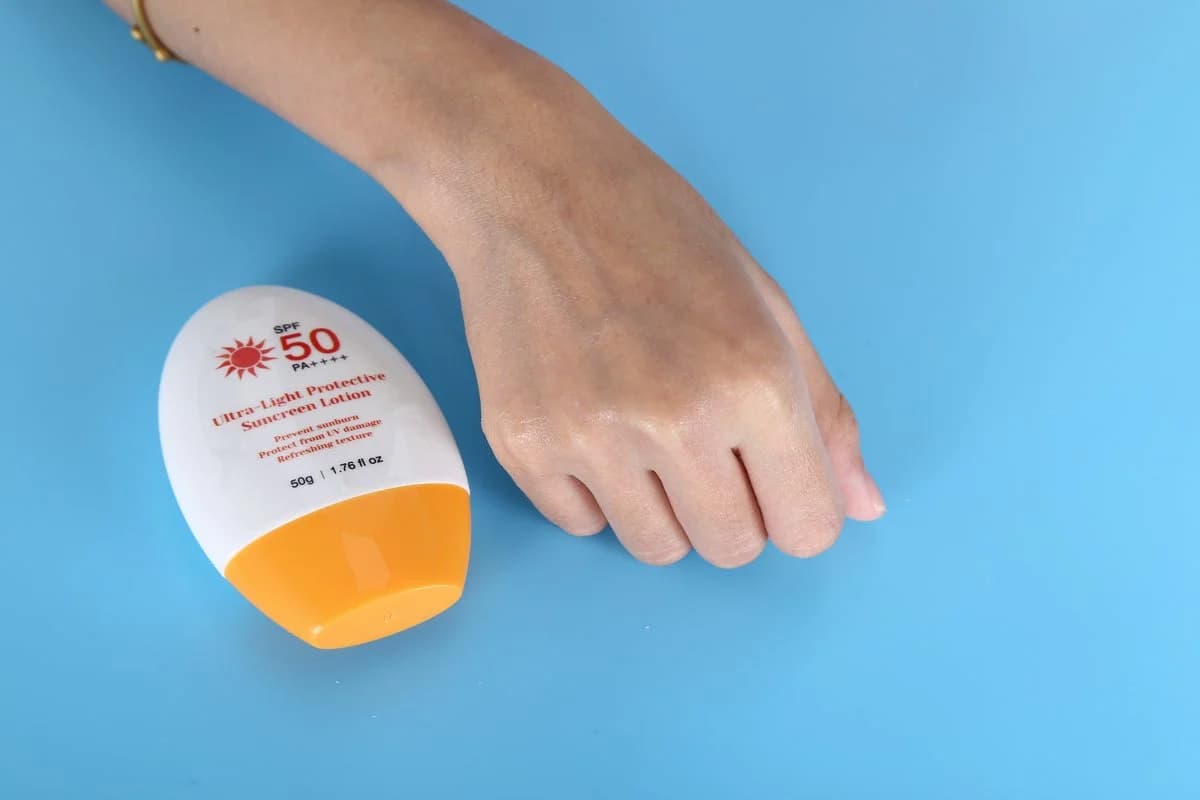 Солнцезащитный крем широкого спектра SPF 50+ - 23