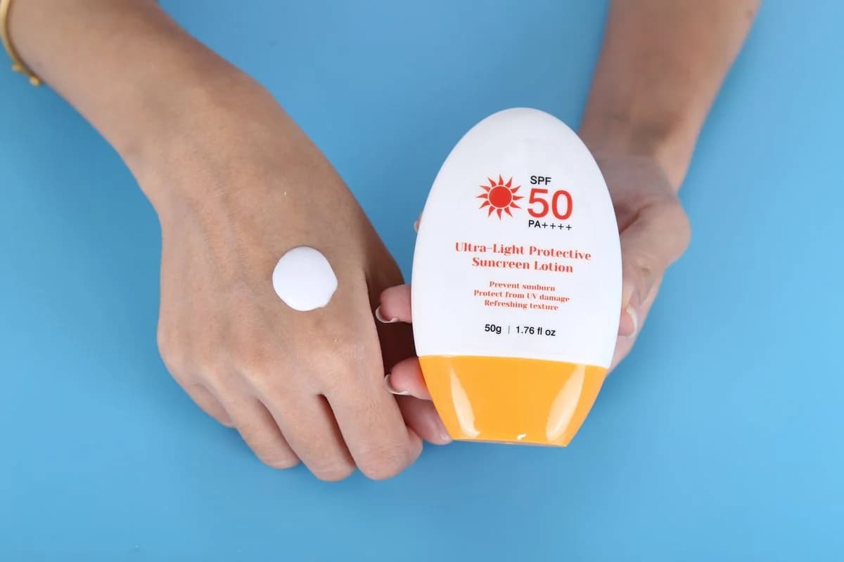 Солнцезащитный крем широкого спектра SPF 50+ - 24