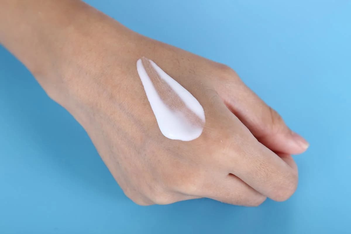 Солнцезащитный крем широкого спектра SPF 50+ - 25