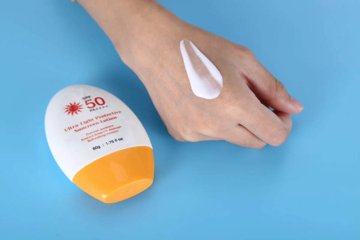 Солнцезащитный крем широкого спектра SPF 50+ - 26
