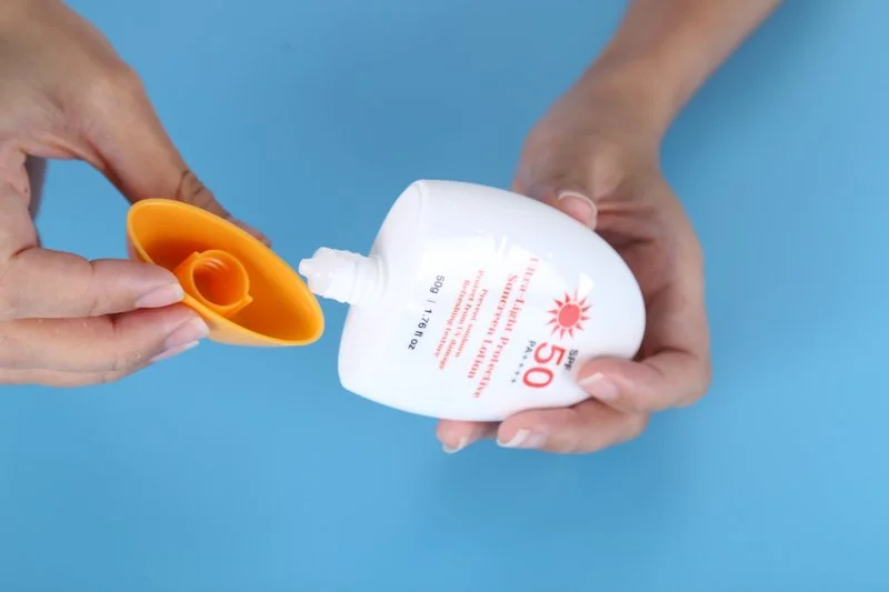 Солнцезащитный крем широкого спектра SPF 50+ - 19